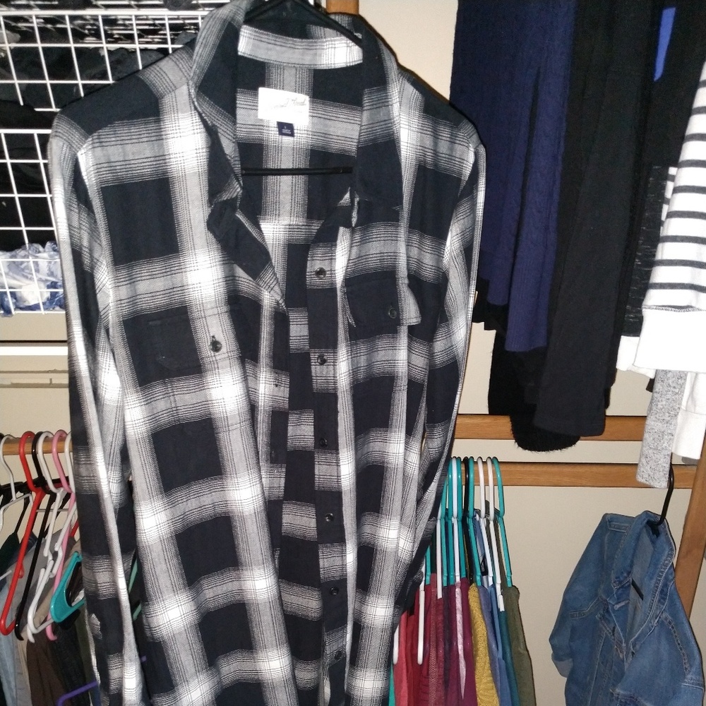 Black akd white plaid buttom up